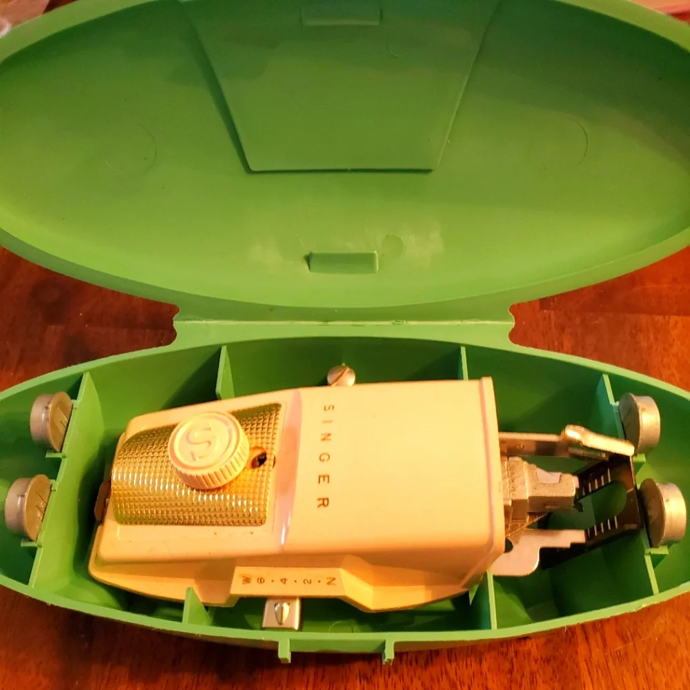 Singer Buttonholer Button Holer W642N‎ Vintage Attachment Case MCM